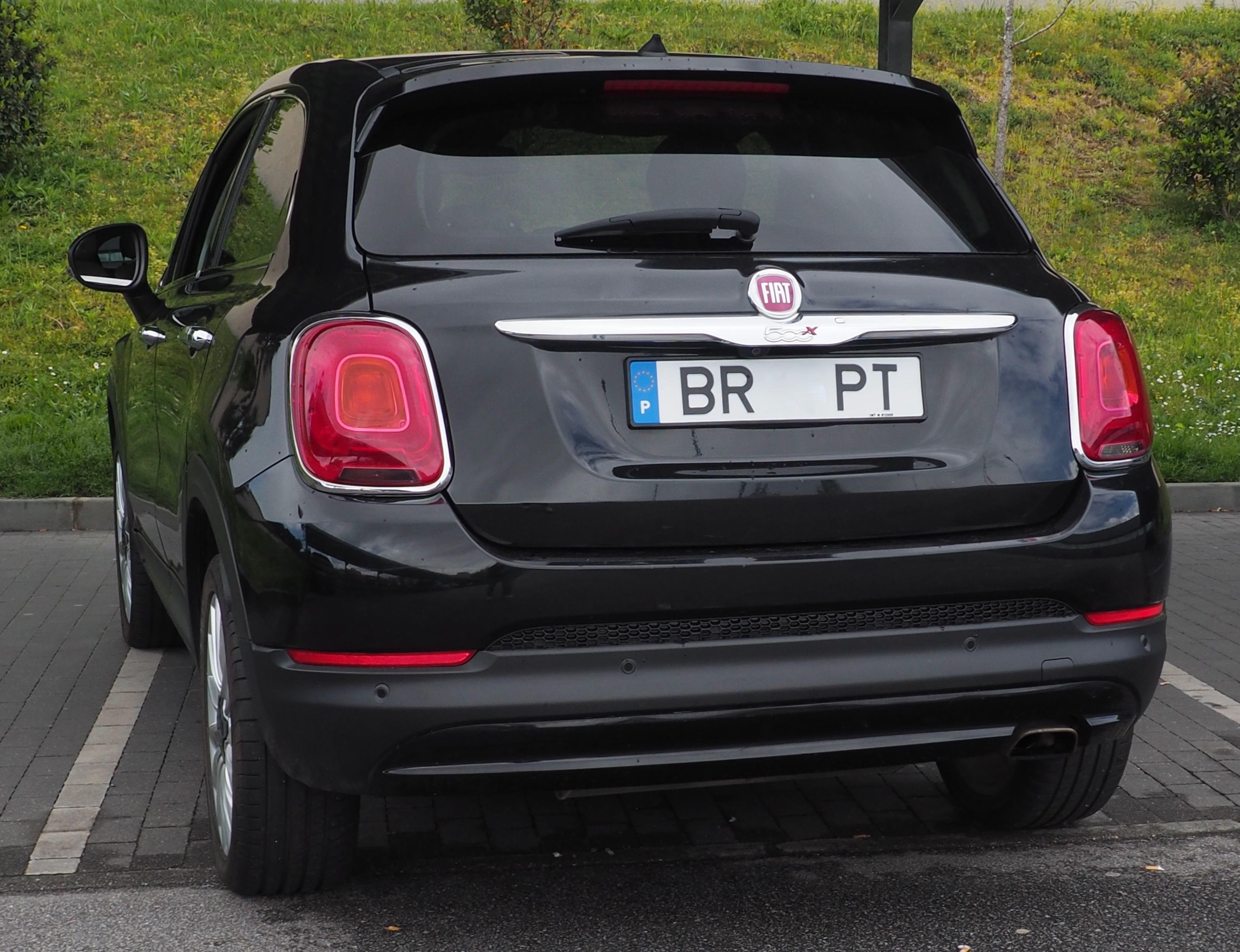Fiat 500X automático , teto panorâmico, couro, GPS , câmara traseira