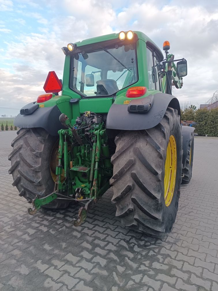 John Deere 6930 .