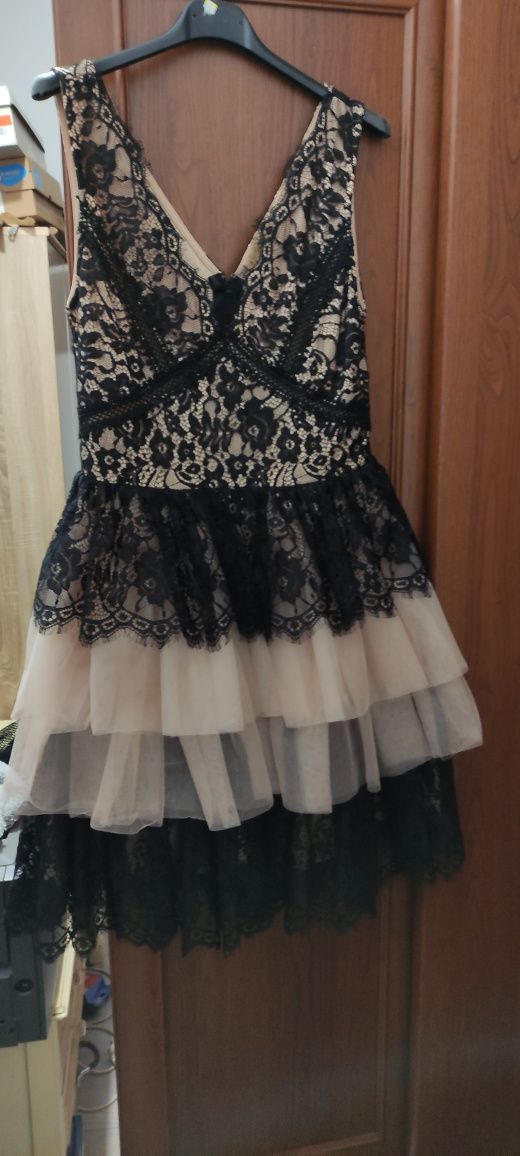 Koronkowa sukienka mini Rubinetta