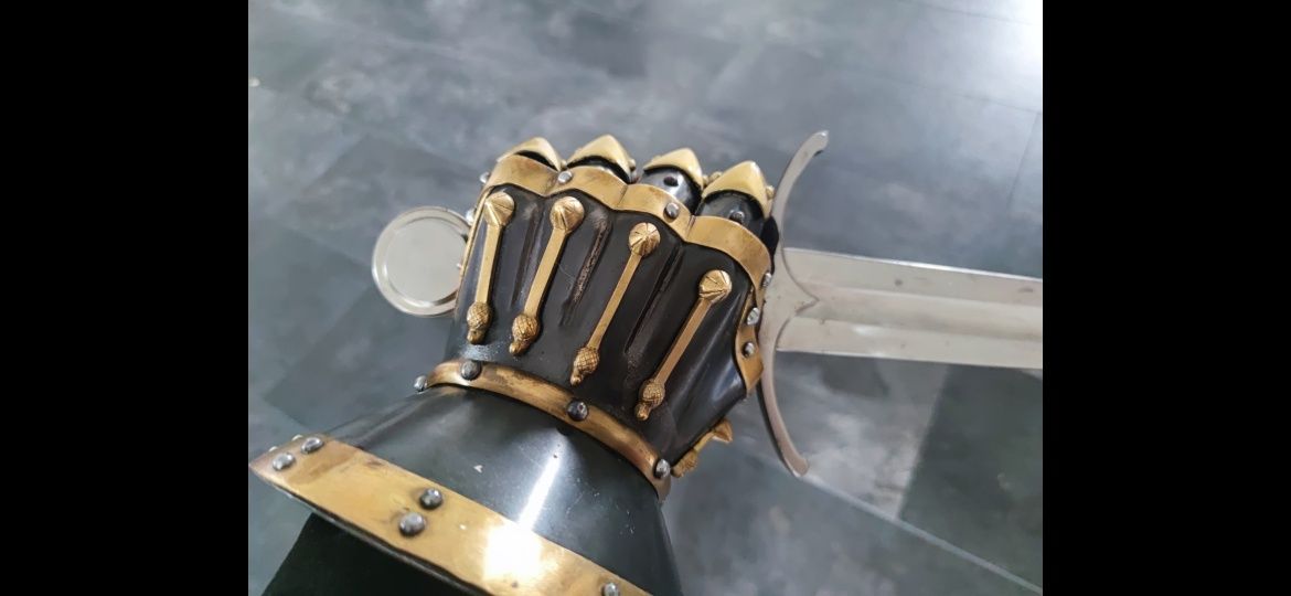 Rękawice rycerskie klepsydrowe Churburg nowe zdobione rycerz zbroja