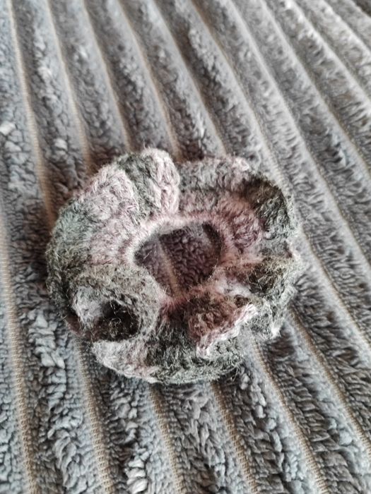 Szara gumka do włosów ozdoba ręcznie robiona na szydełku handmade