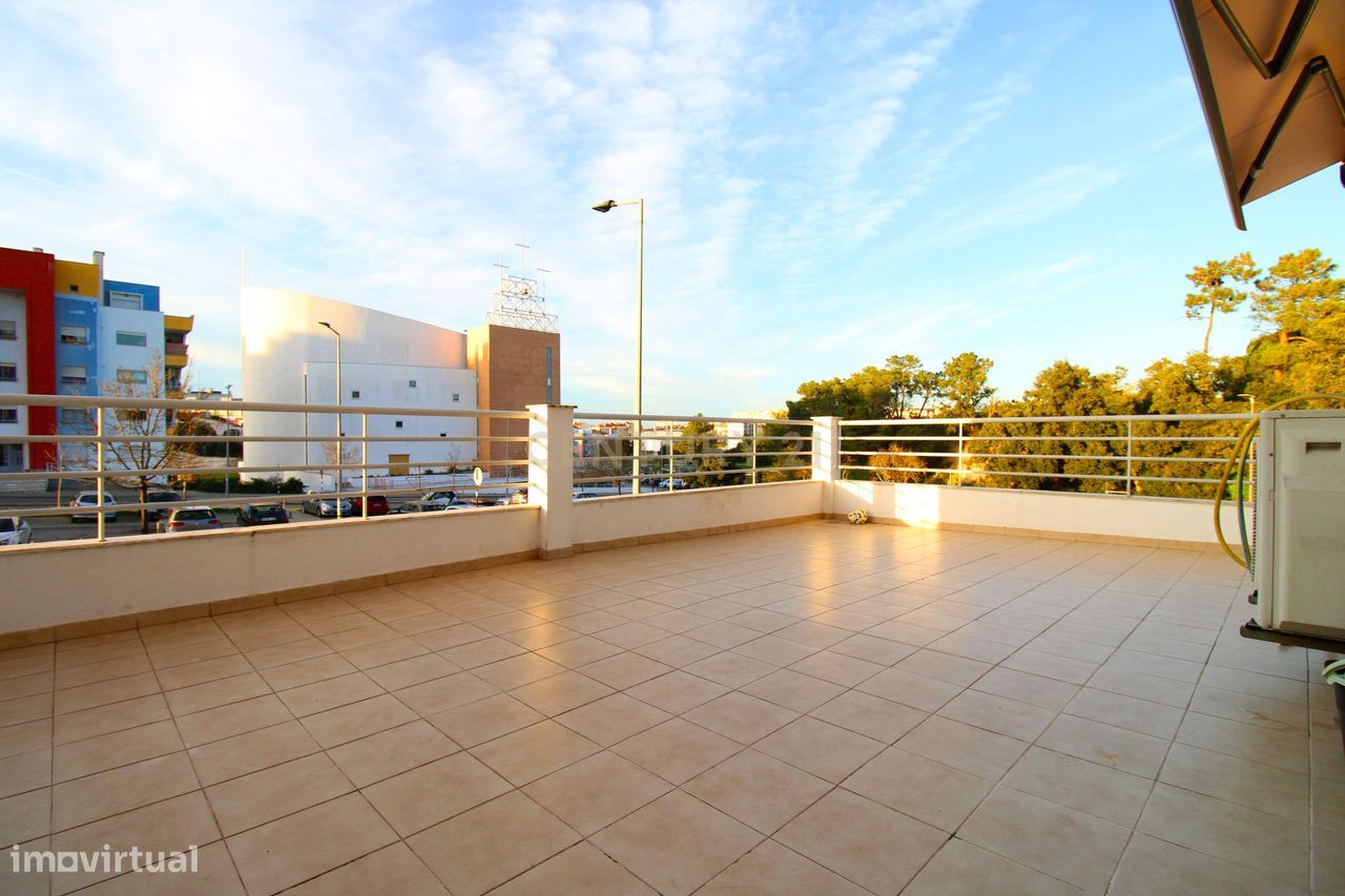 T3 com terraço e box na Quinta de Santa Rita