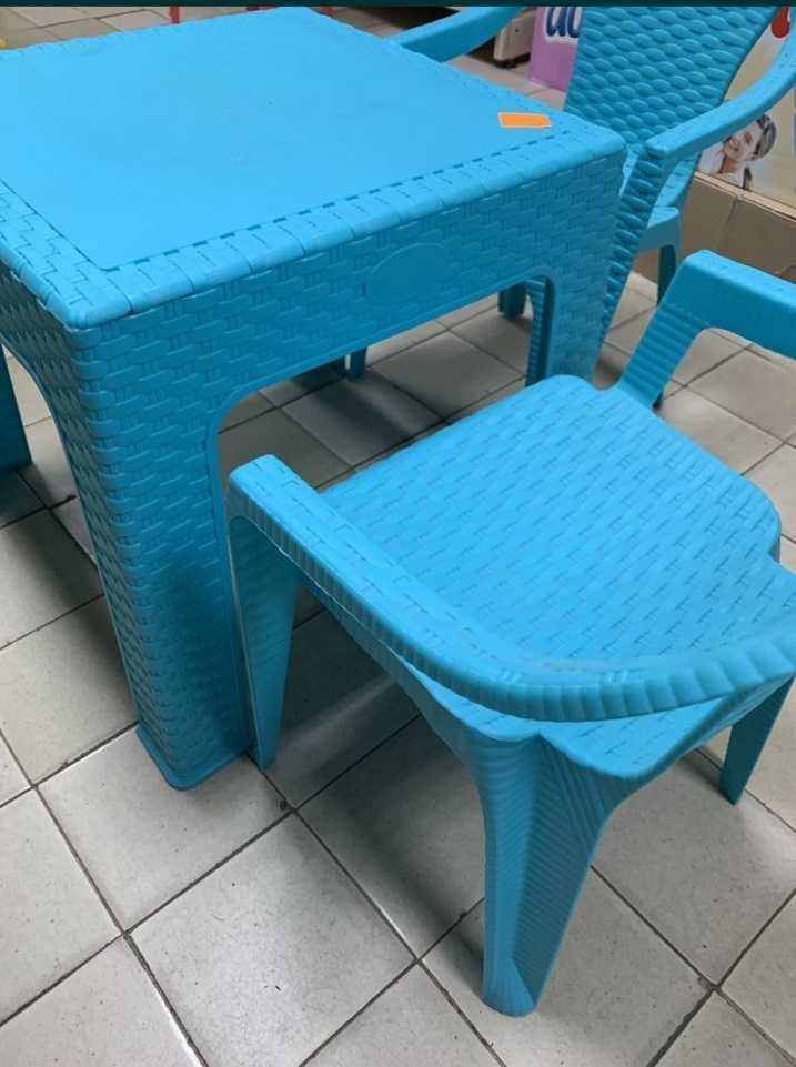 Меблі дитячі (стіл і 2 стільці)