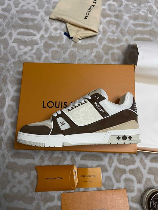 Sapatilhas e roupa nova para venda ou revenda