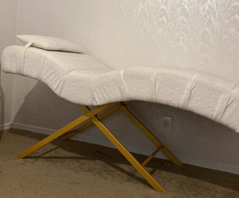 Продам кушетку та стільчик