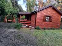 Nowy drewniany domek letniskowy – Skrzynki