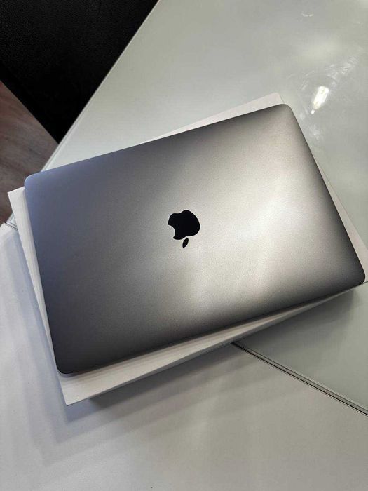 MacBook Pro 13” (2019) 8GB - funciona bem mas ecrã com cores alteradas