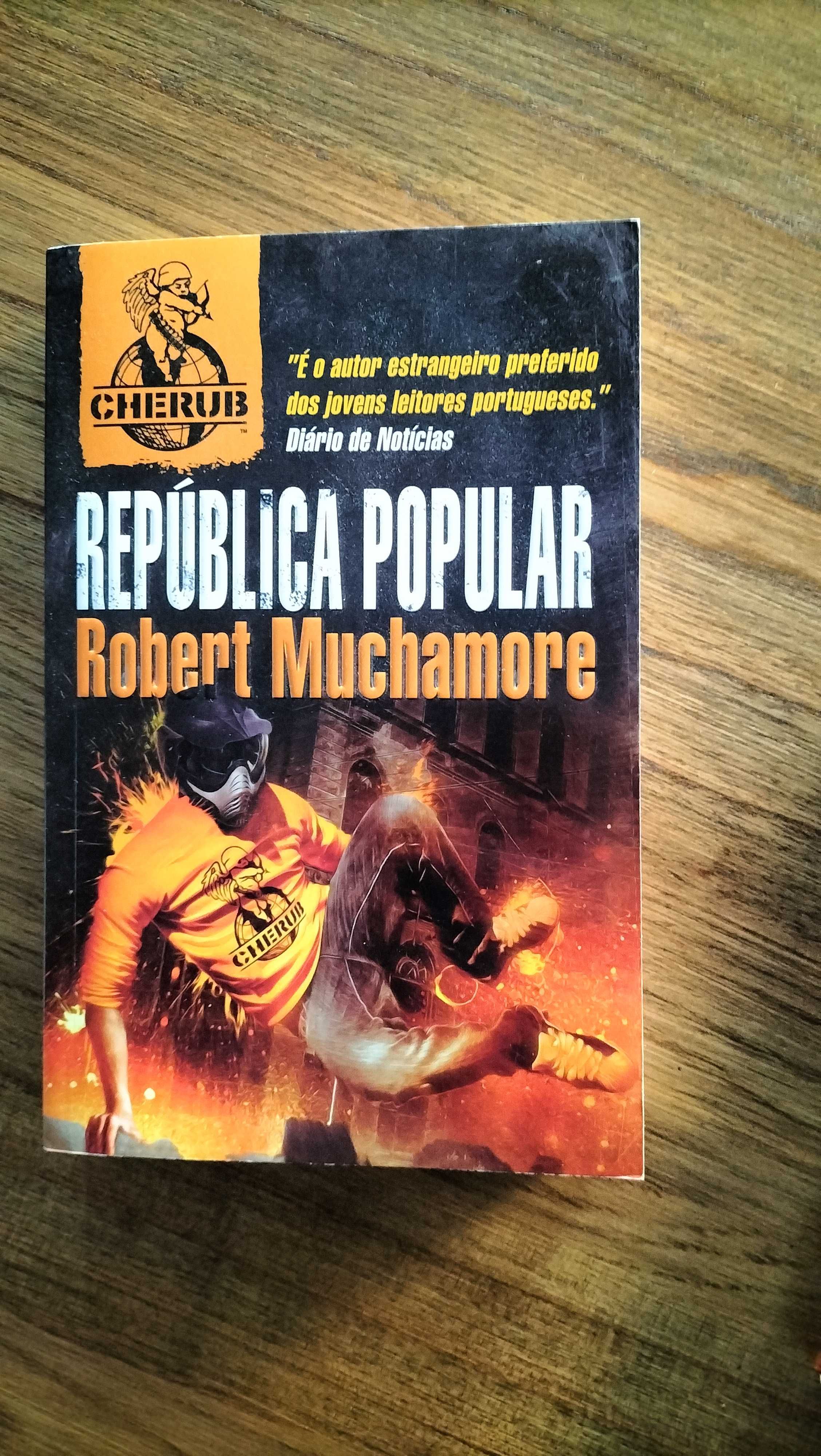 Livro Republica Popular / Robert Muchamore / nunca usado