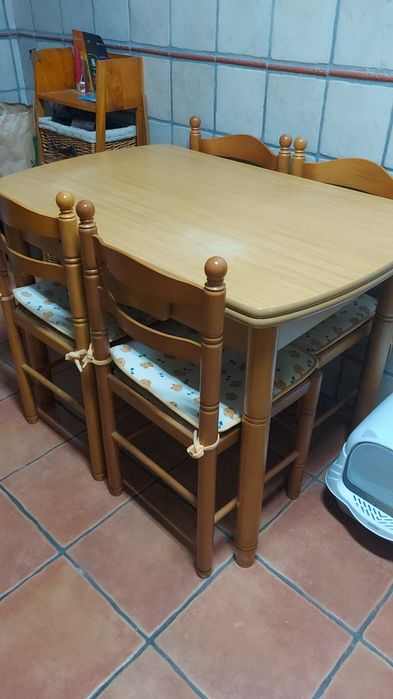 Varios moveis para desocupar.