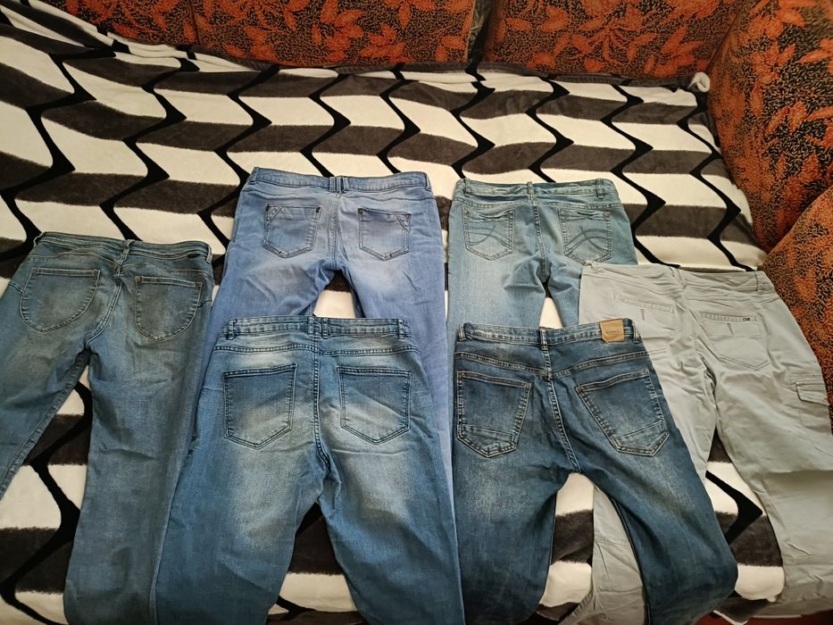 Жіночі джинси різних розмірів