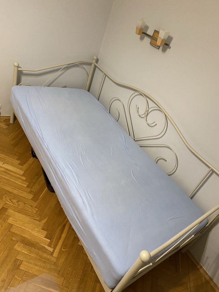 Łóżko metalowe, białe JYSK + stelaż+ materac