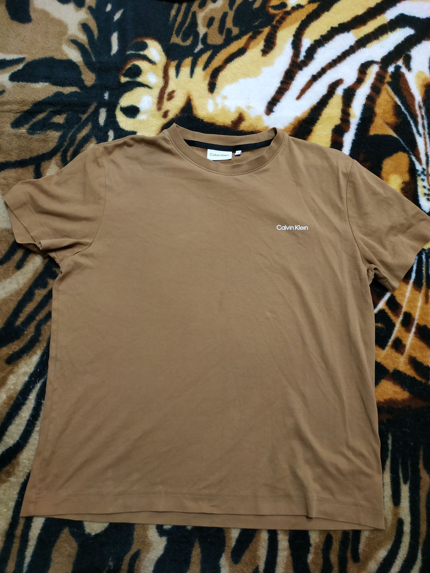 Продам мужскую футболку Calvin Klein