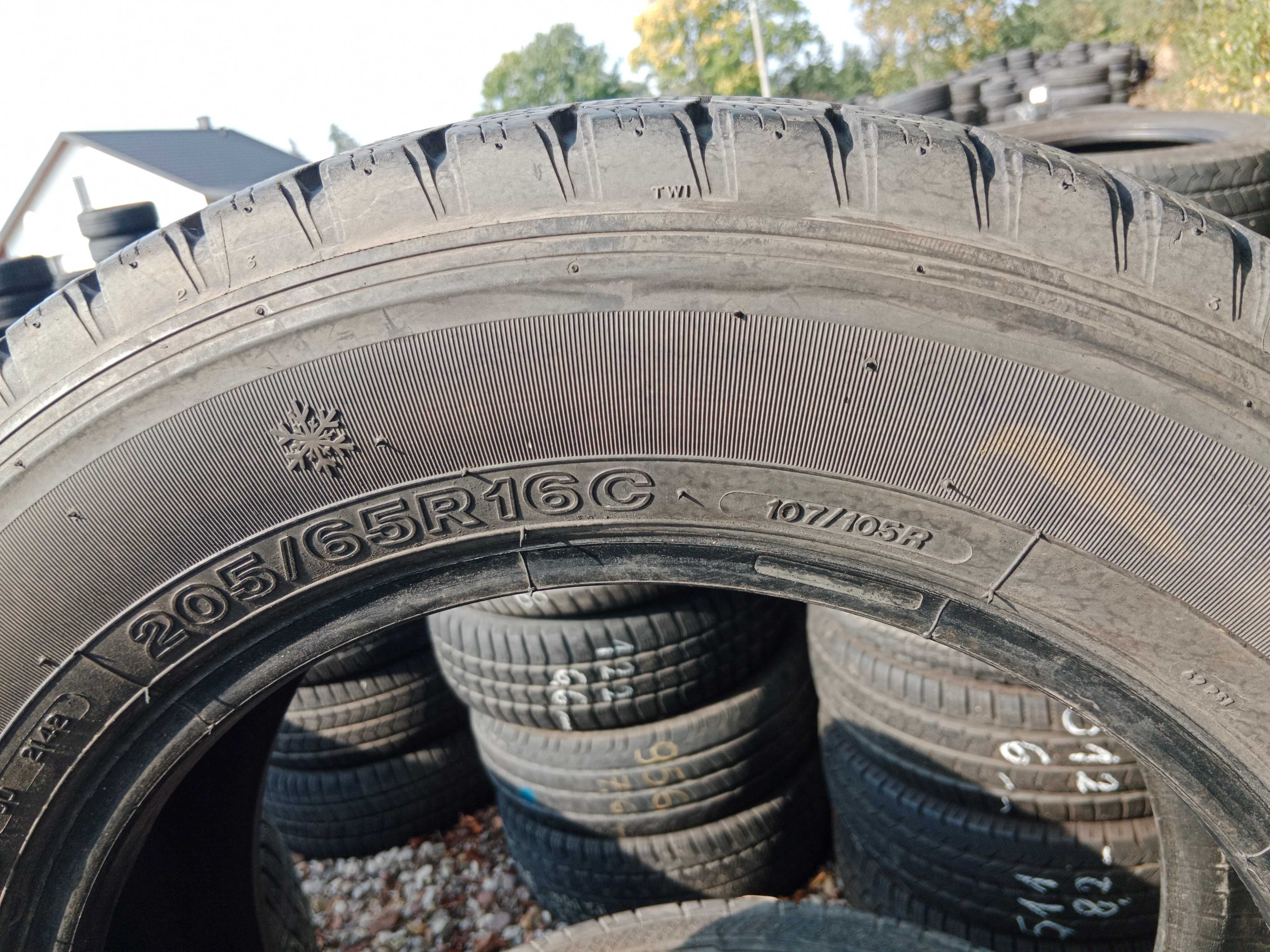 Opona używana 205/65R16C Firestone Vanhawk Winter 1szt.