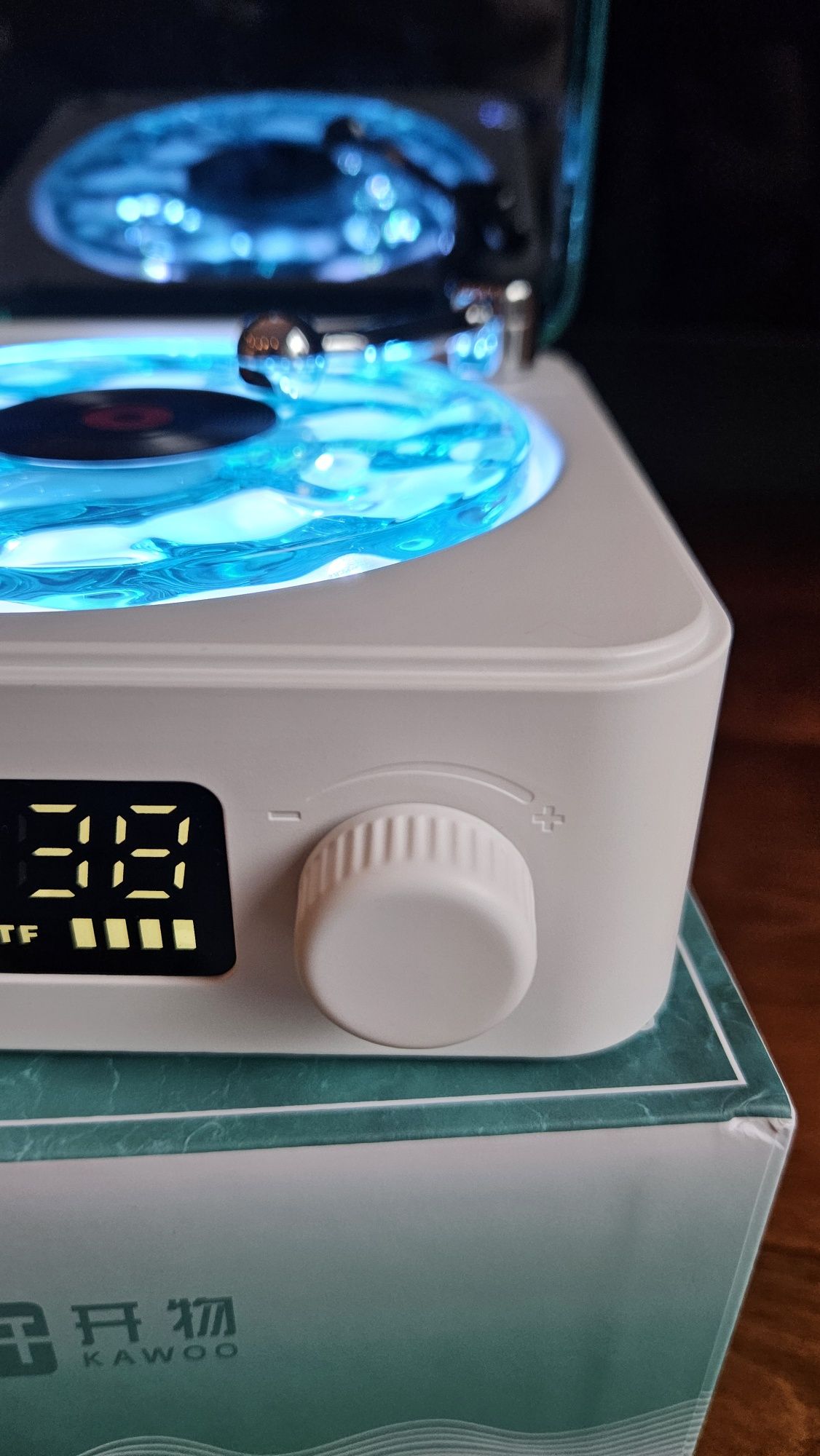 Głośnik bluetooth, biały szum, iluminacja.