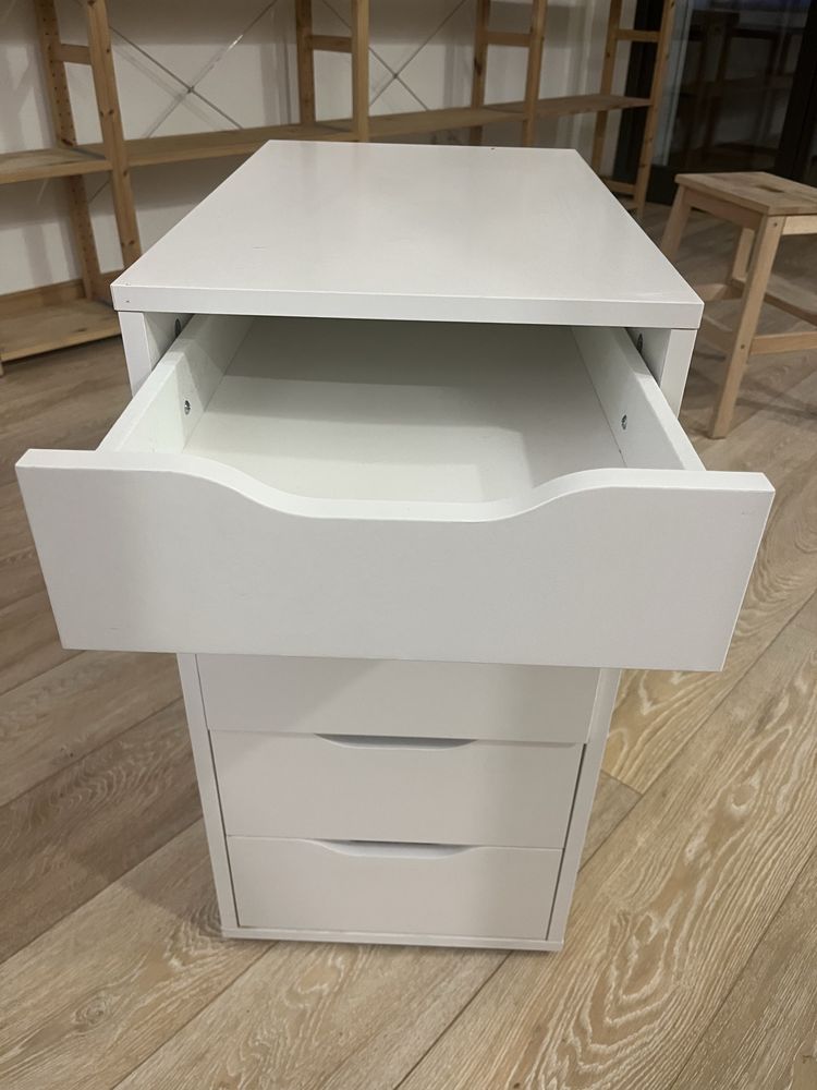 Móvel com gavetas IKEA Alex branco
