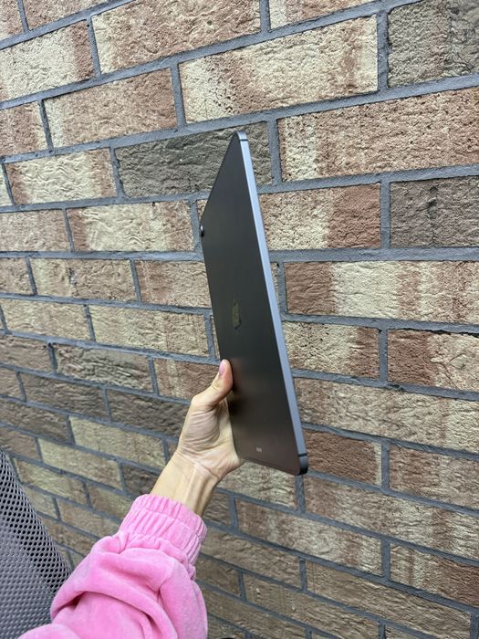 Used ipad air 2020 wifi 64Gb. (Space)