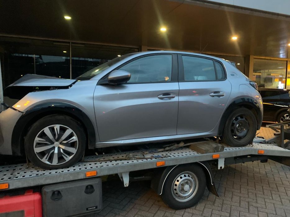 Пежо 2008  на запчастини