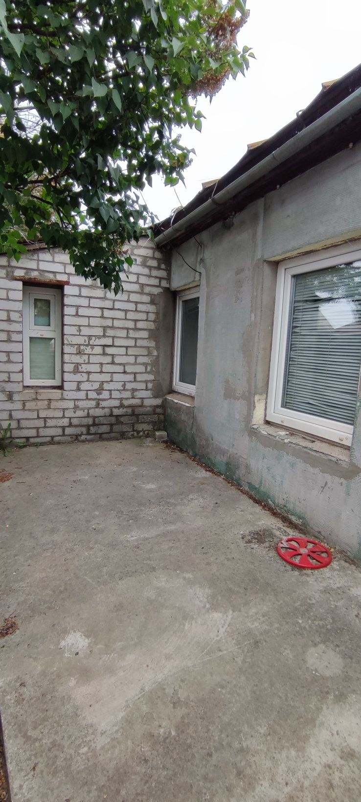 Продаж 1/2 будинку ( центр)