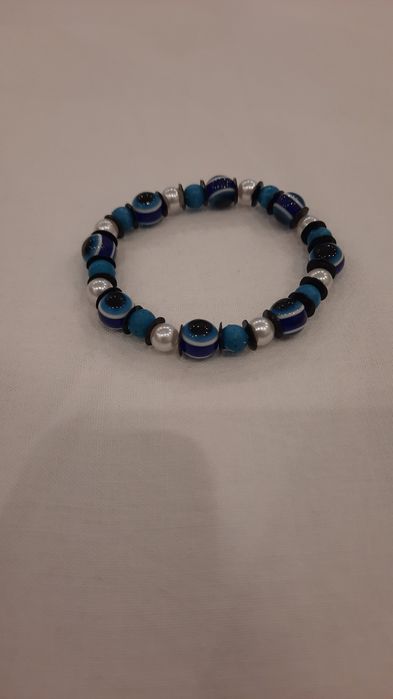 Pulseira da sorte - azul, branca e preta