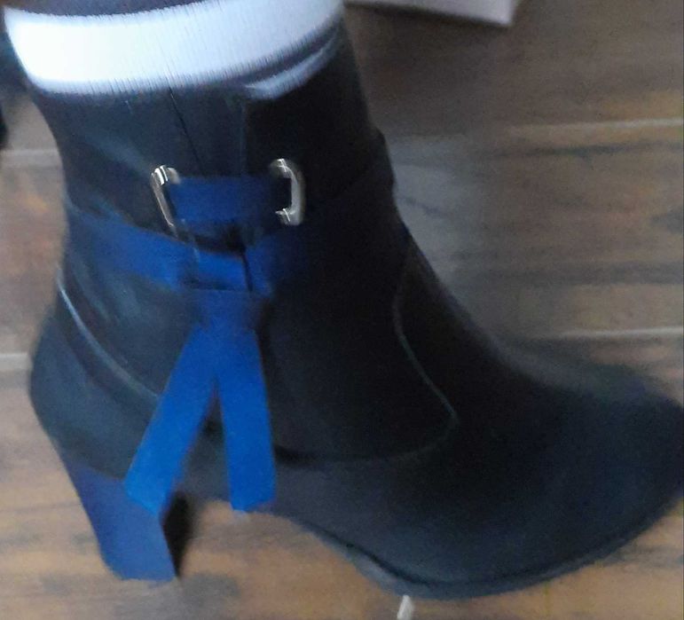 Ботинки  женские на  каблуке   фирмы VERO  CUOIO Италия