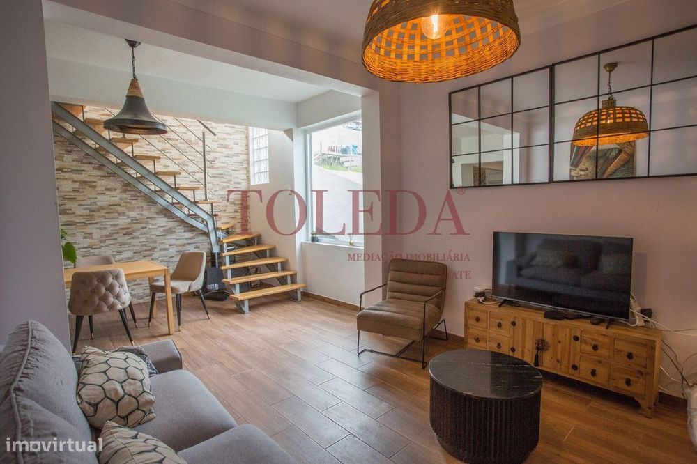 Moradia de 3 pisos com Logradouro e Garagem