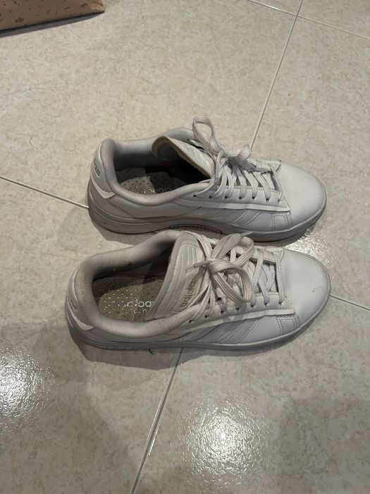 Tenis senhora Adidas