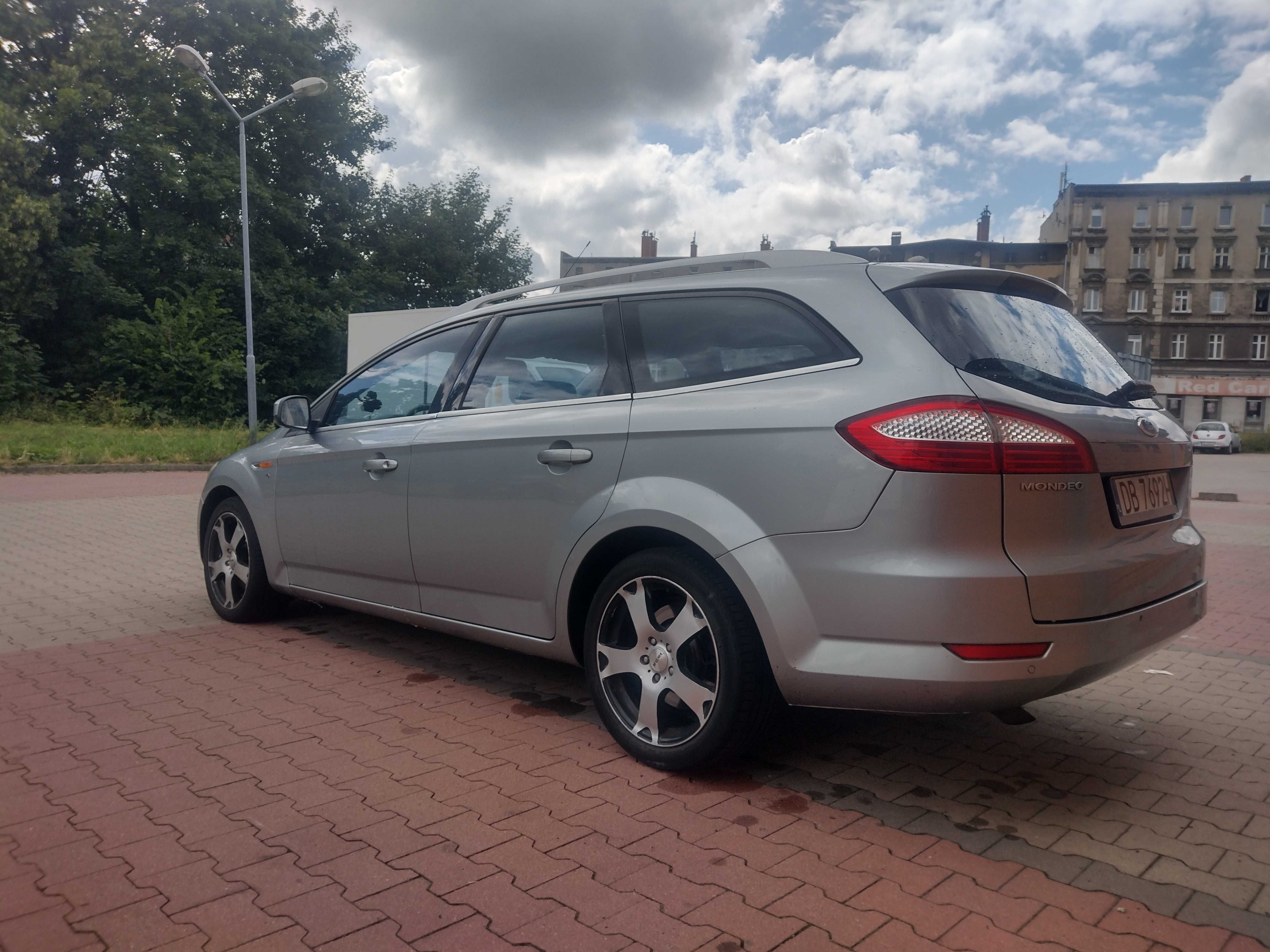 Ładny ford mondeo