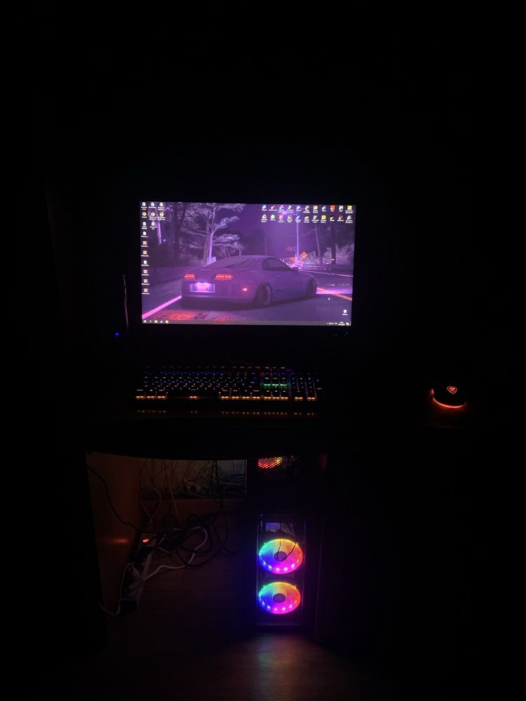 Комп’ютер с монитором для игр