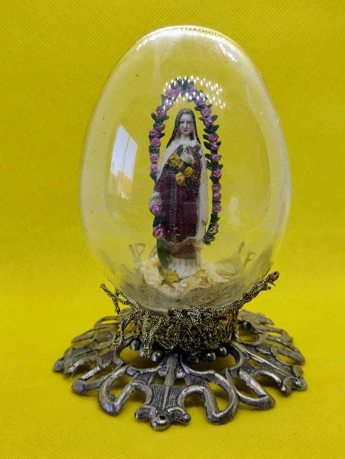 Globo de vidro com imagem religiosa de Santa Teresinha