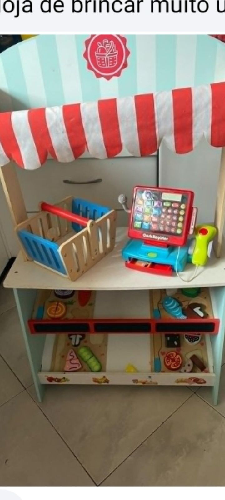 Lojinha de brinquedo em bom estado