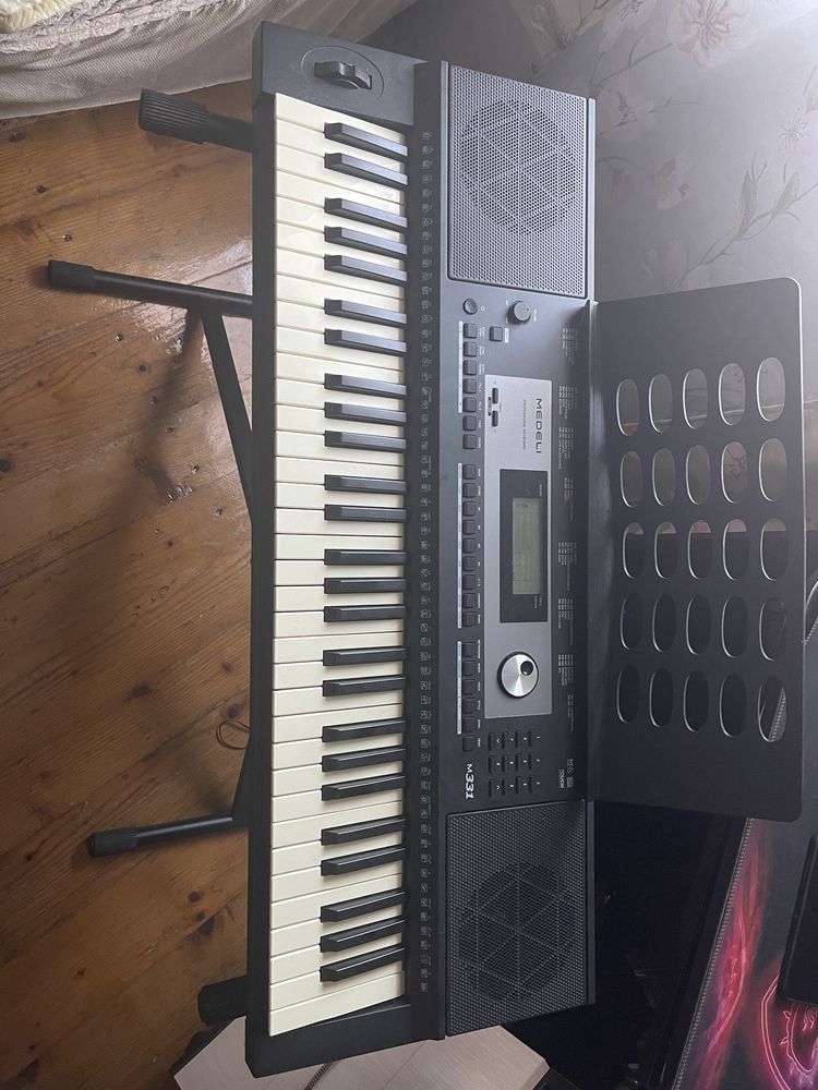 Продам синтезатор Medeli M331 з підставкою, блоком живлення і коробкою