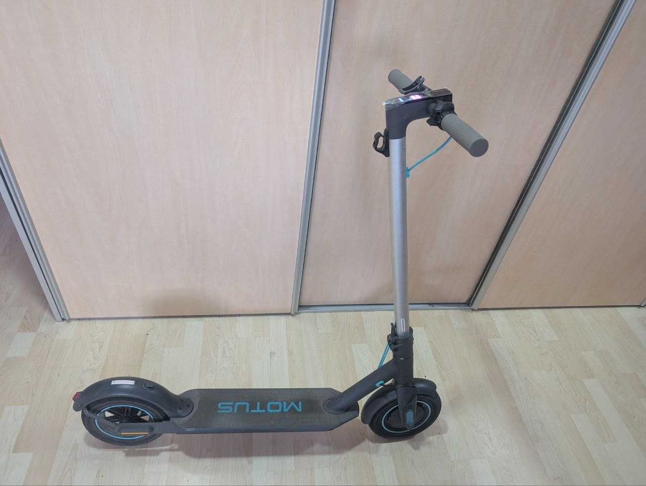 Hulajnoga elektryczna Motus Scooty 10" 2022 Lite