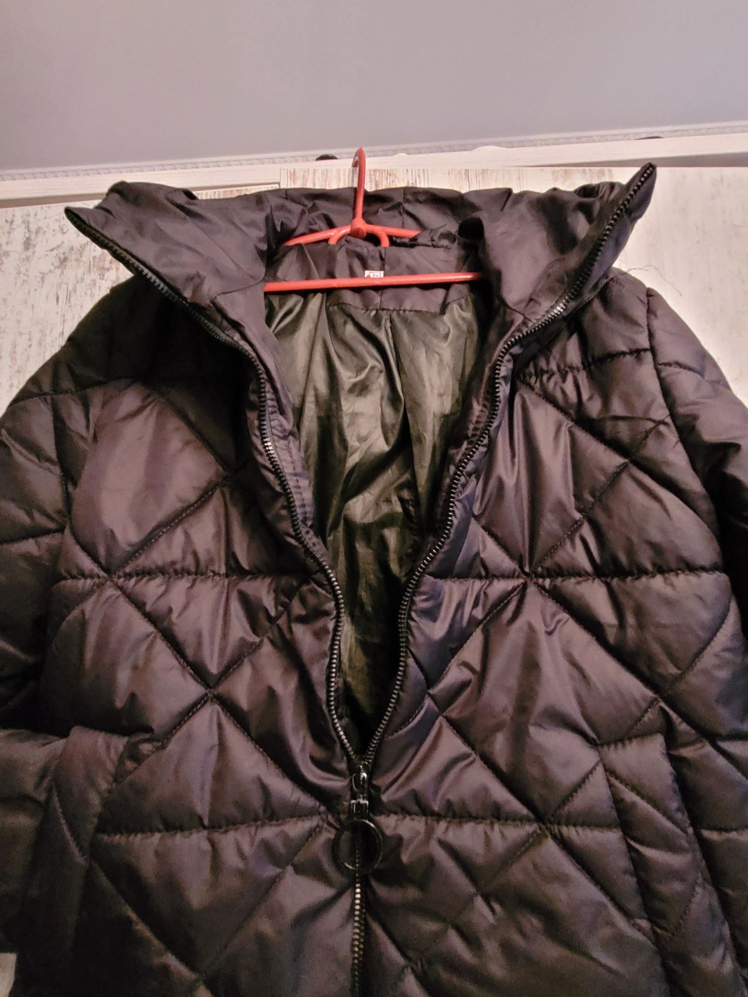 Куртка демисезонна чорна на дівчинку розмір 150