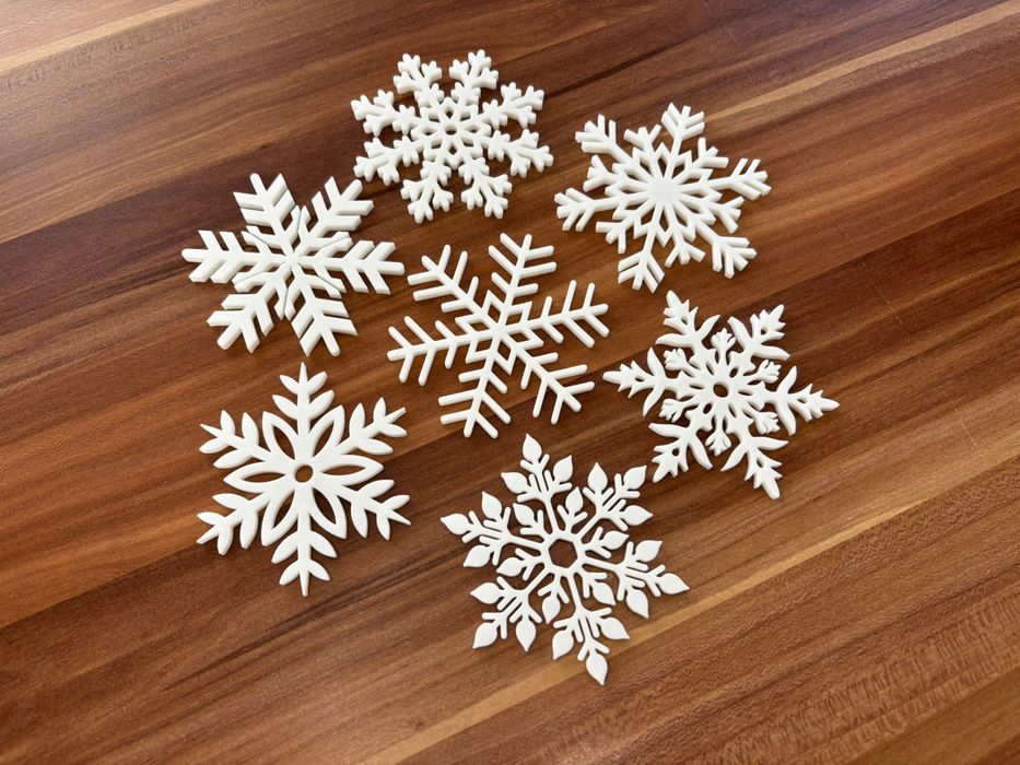 Новорічні прикраси на Ялинку