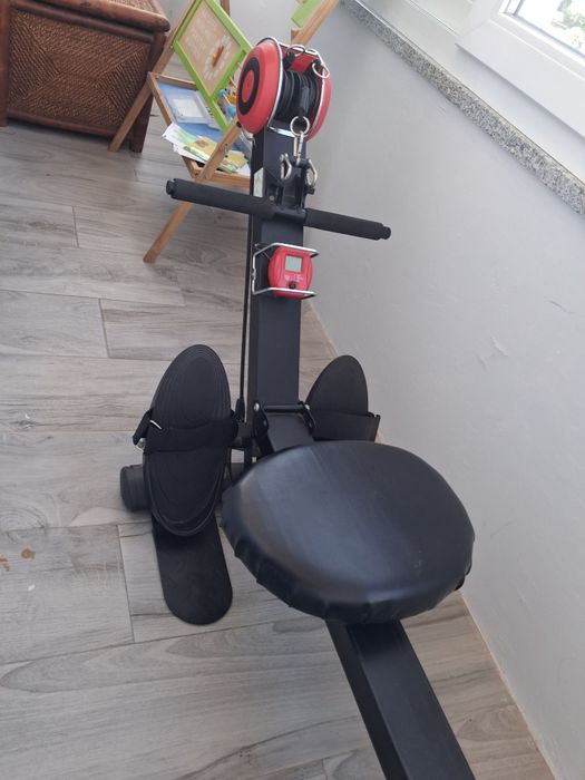 Máquina de remo como nova