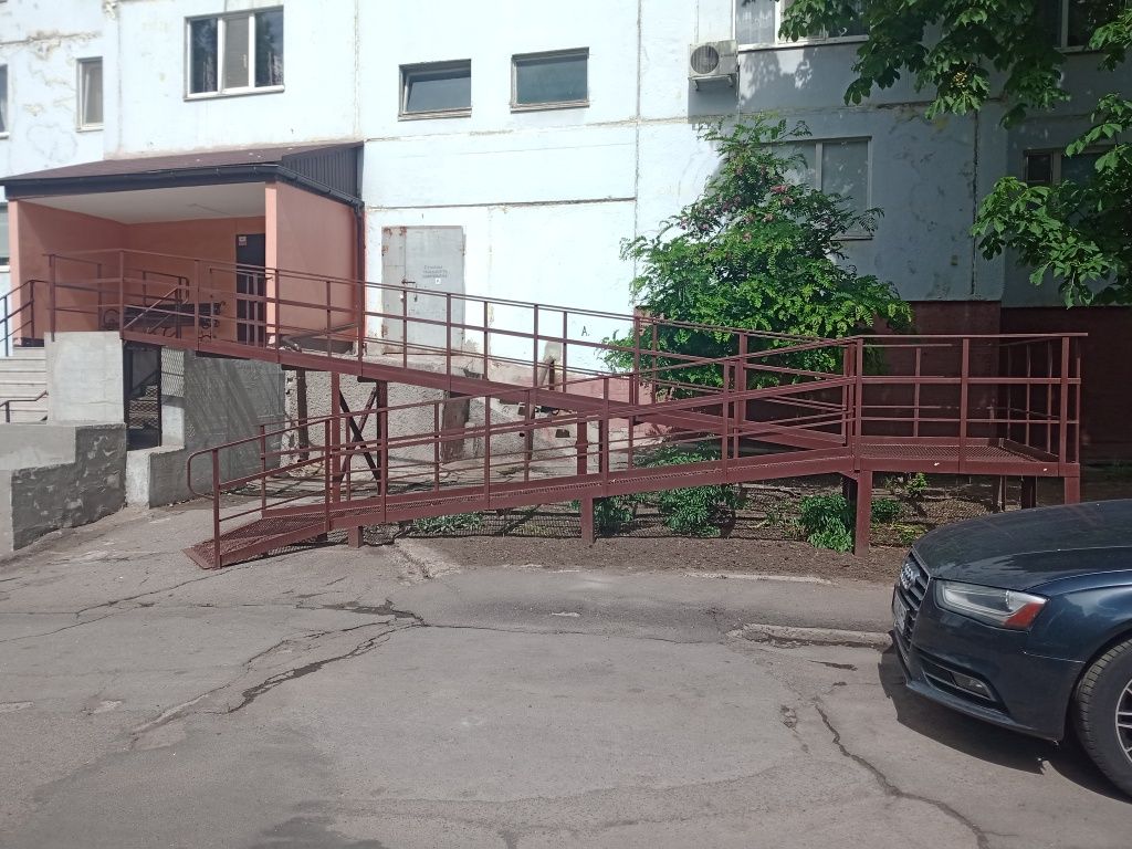 Изґотовление козырьков, заборчиков, пандусов, скамеек, урн, гаражных