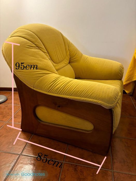 Sofás de madeira polida