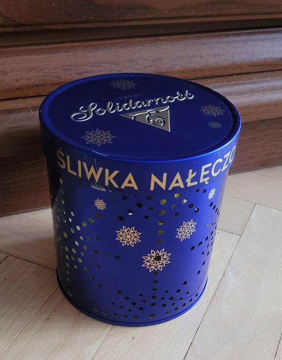 Metalowa puszka lampion