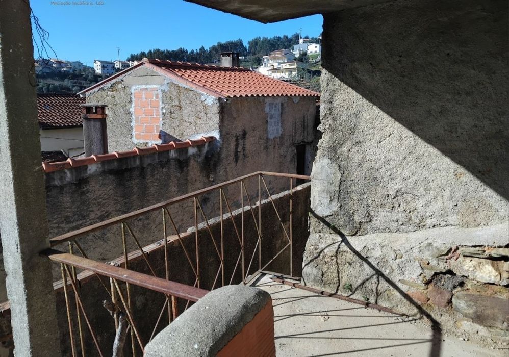Casa para recuperar(em coimbra) baixa de preço