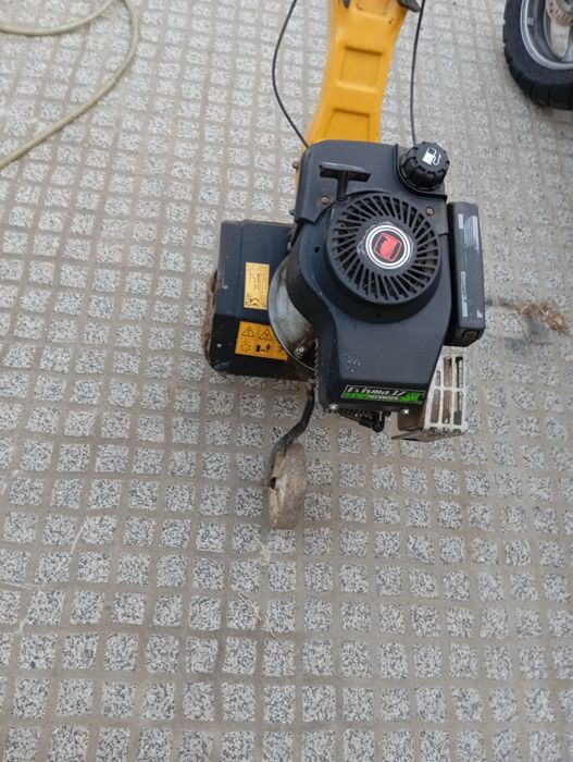 Motoenxada a trabalhar bem