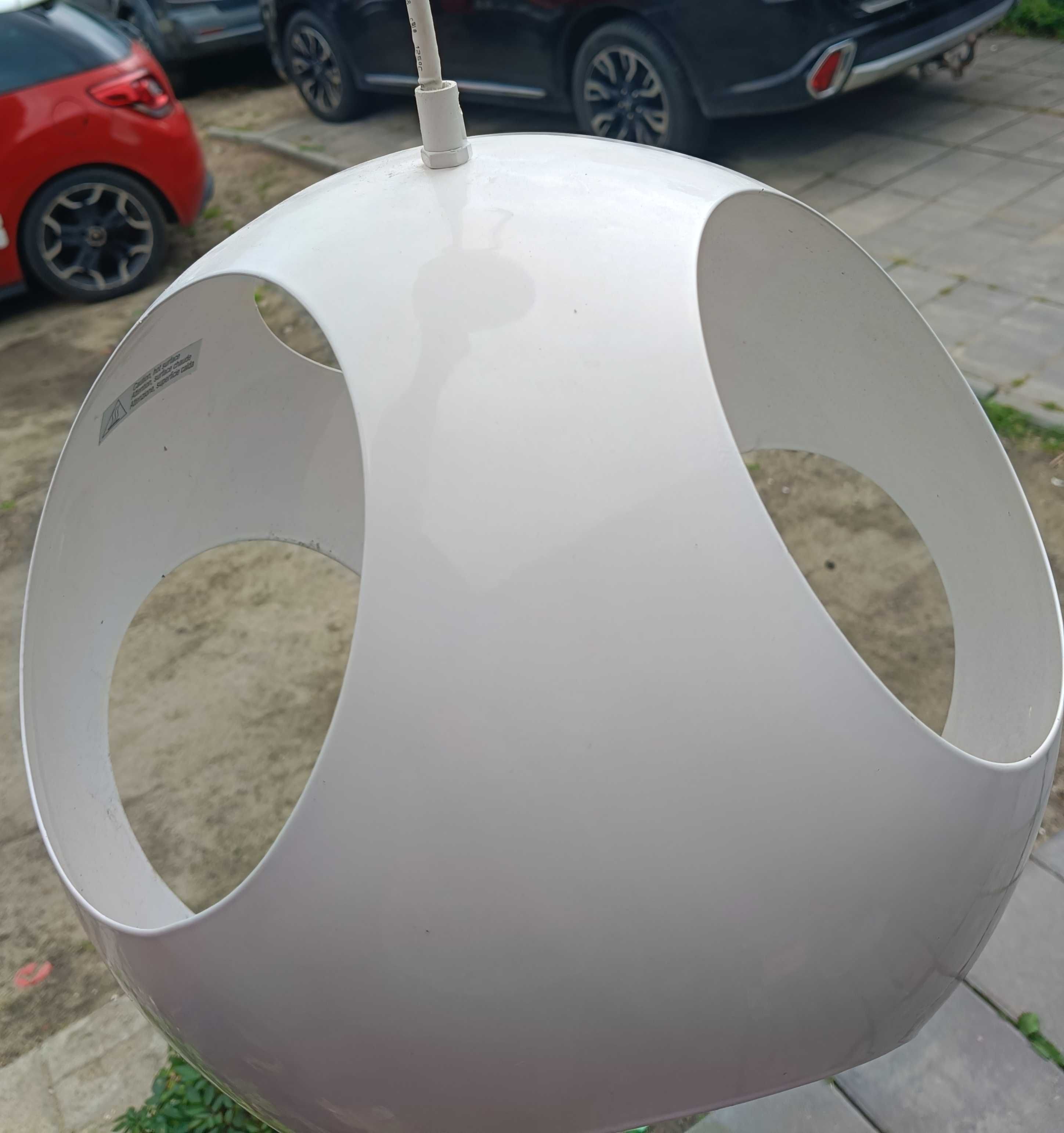 Lampa młodzieżowa w kształcie piłki