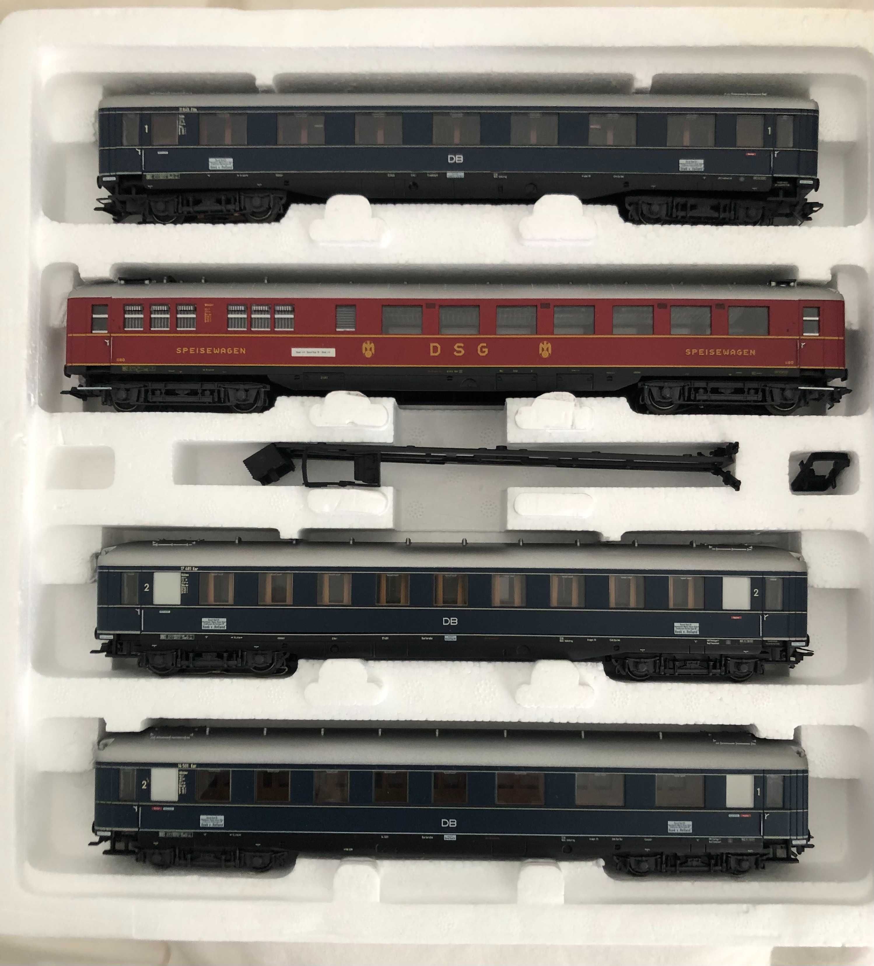 Märklin H0 - 43237 - Four-Part Train Set 'RHEINGOLD' of the DB