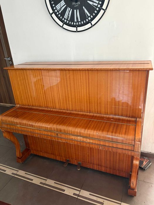 Legnica pianino plus stołek wydam