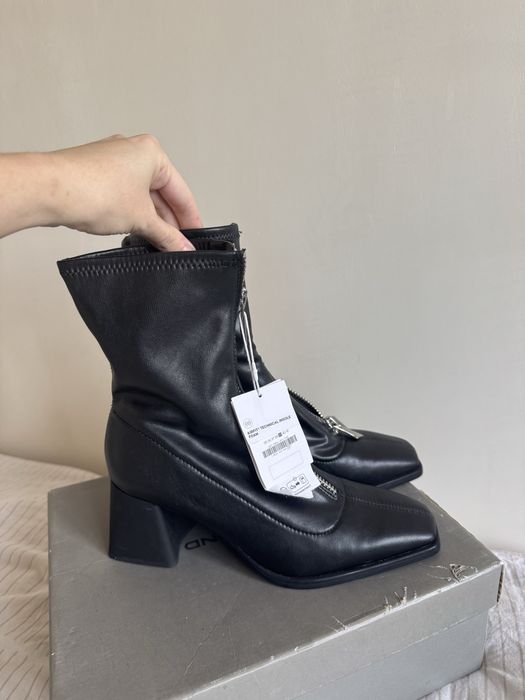 Stradivarius осінні, весняні чоботи 39 розмір