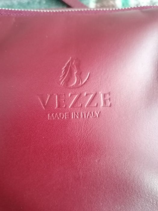 Torebka damska   firmy Vezze - skóra naturalna - kolor  wiśniowy.