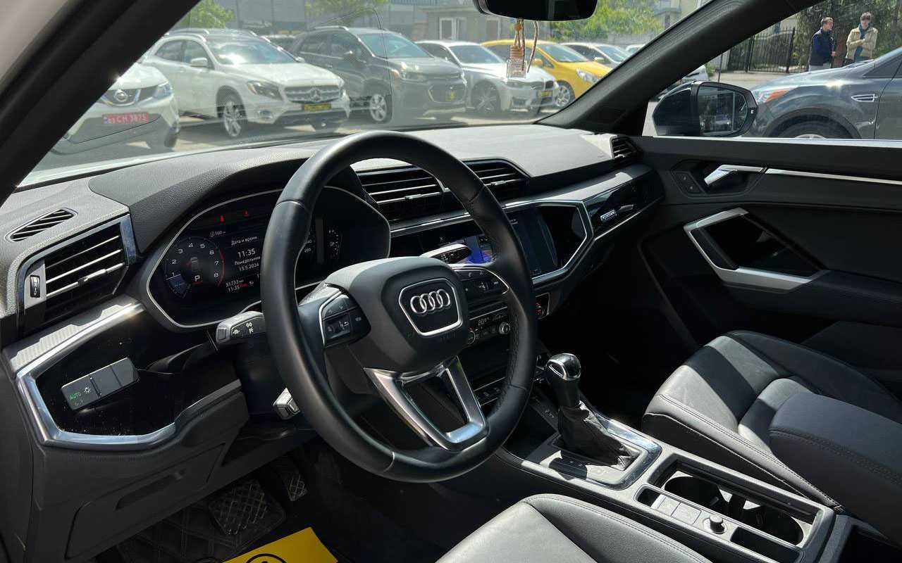 Audi Q3 2021 року