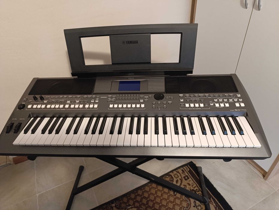 YAMAHA PSR S670 instrument