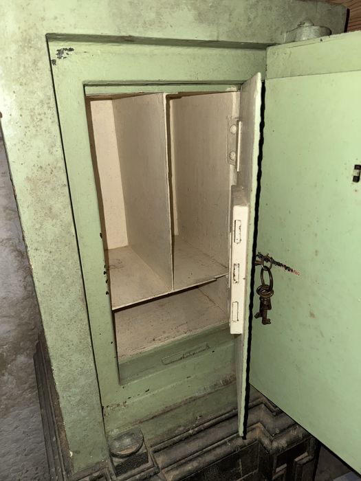 Cofre Antigo J.L. Rocha – R. Almada, Porto | Peça Rara e Decorativa