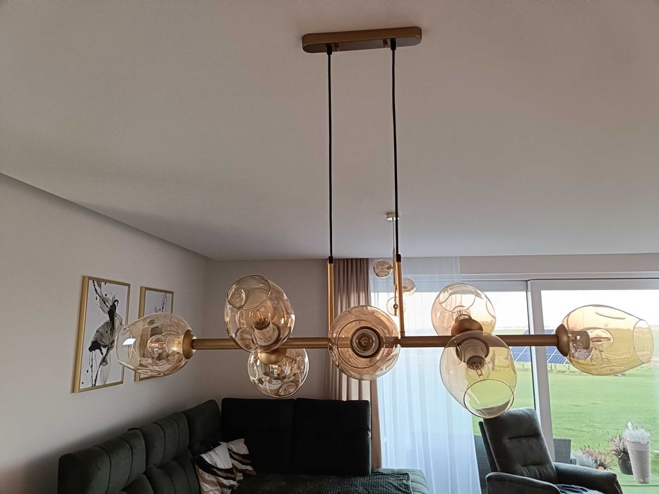 Nowoczesna złota lampa