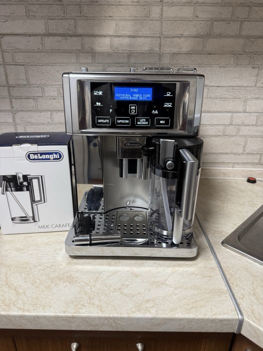 Кавомашина Delonghi Primadonna Avant ESAM 6750